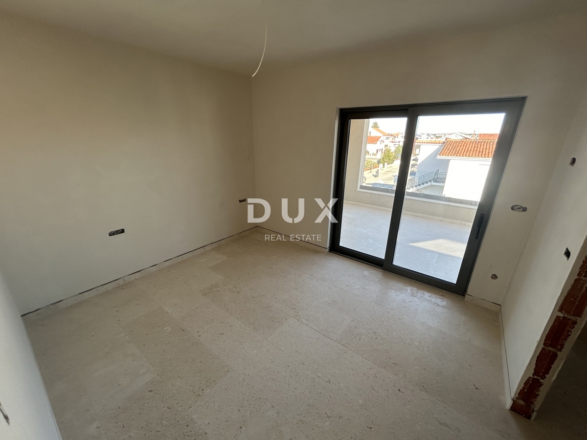 ŠIBENIK, VODICE - Luksuzni penthouse z dvigalom in pogledom na morje!