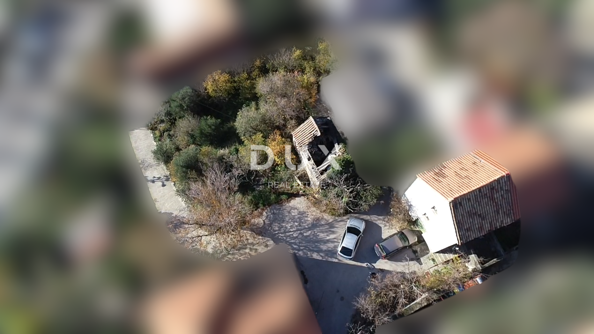 ŠIBENIK, MANDALINA - Gradbeno zemljišče z dvema starima hišama