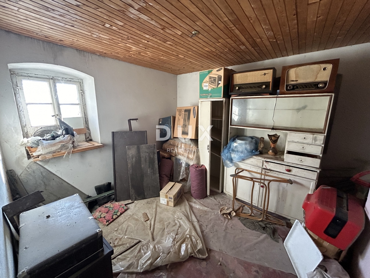 ŠIBENIK, MANDALINA - Gradbeno zemljišče z dvema starima hišama