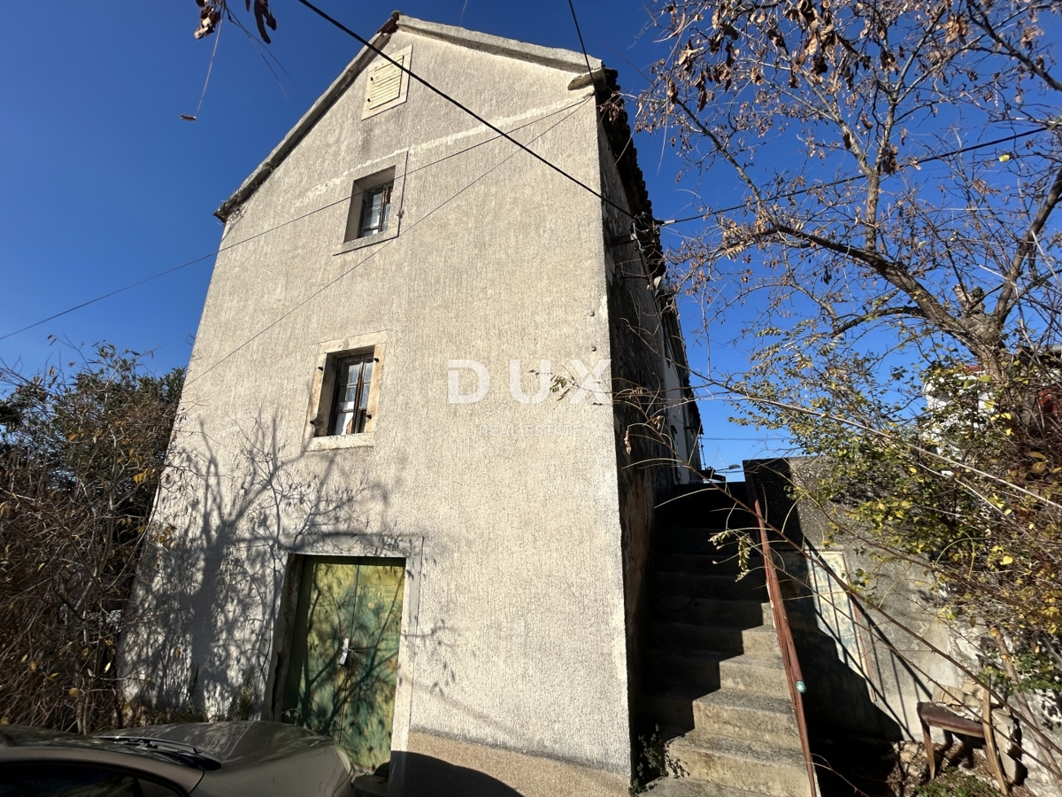 ŠIBENIK, MANDALINA - Gradbeno zemljišče z dvema starima hišama