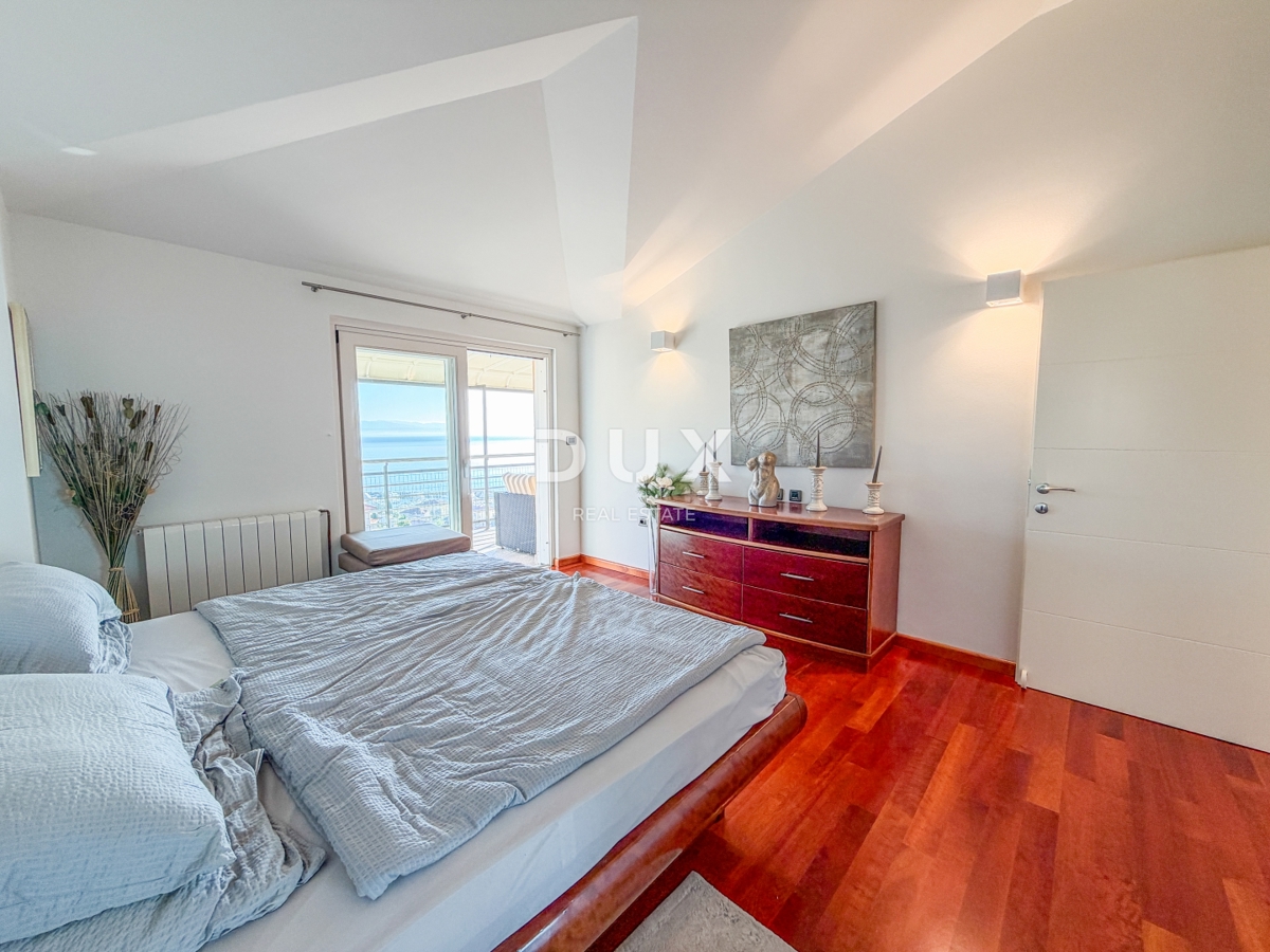 OPATIJA, IČIĆI - penthouse v čudoviti vili nad resortom Mariott, garaža, 300m od plaže