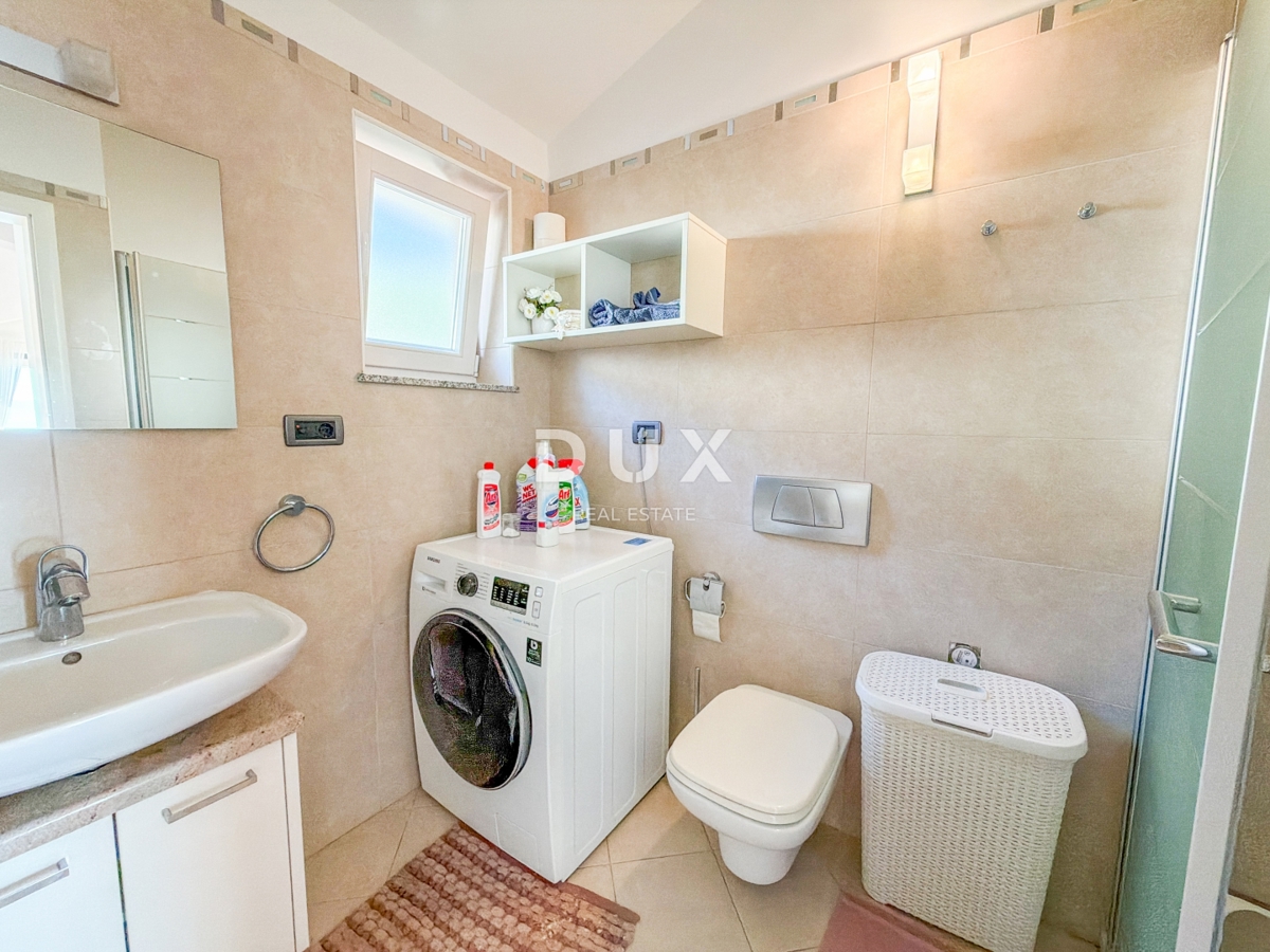 OPATIJA, IČIĆI - penthouse v čudoviti vili nad resortom Mariott, garaža, 300m od plaže