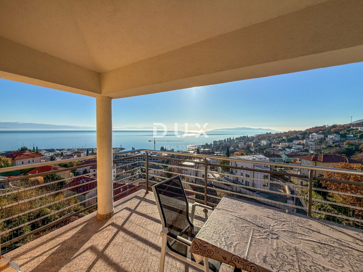 OPATIJA, IČIĆI - penthouse v čudoviti vili nad resortom Mariott, garaža, 300m od plaže