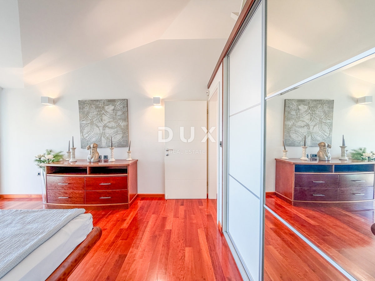 OPATIJA, IČIĆI - penthouse v čudoviti vili nad resortom Mariott, garaža, 300m od plaže