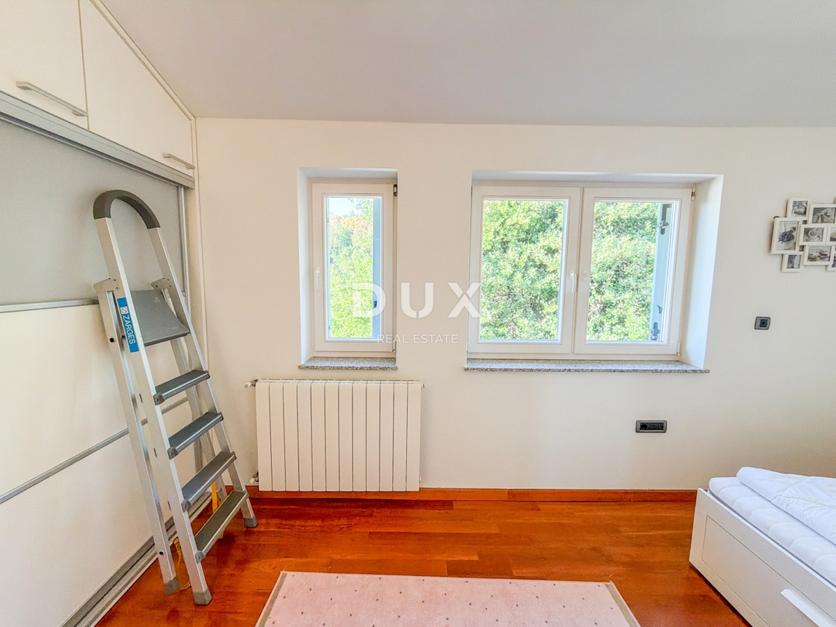 OPATIJA, IČIĆI - penthouse v čudoviti vili nad resortom Mariott, garaža, 300m od plaže