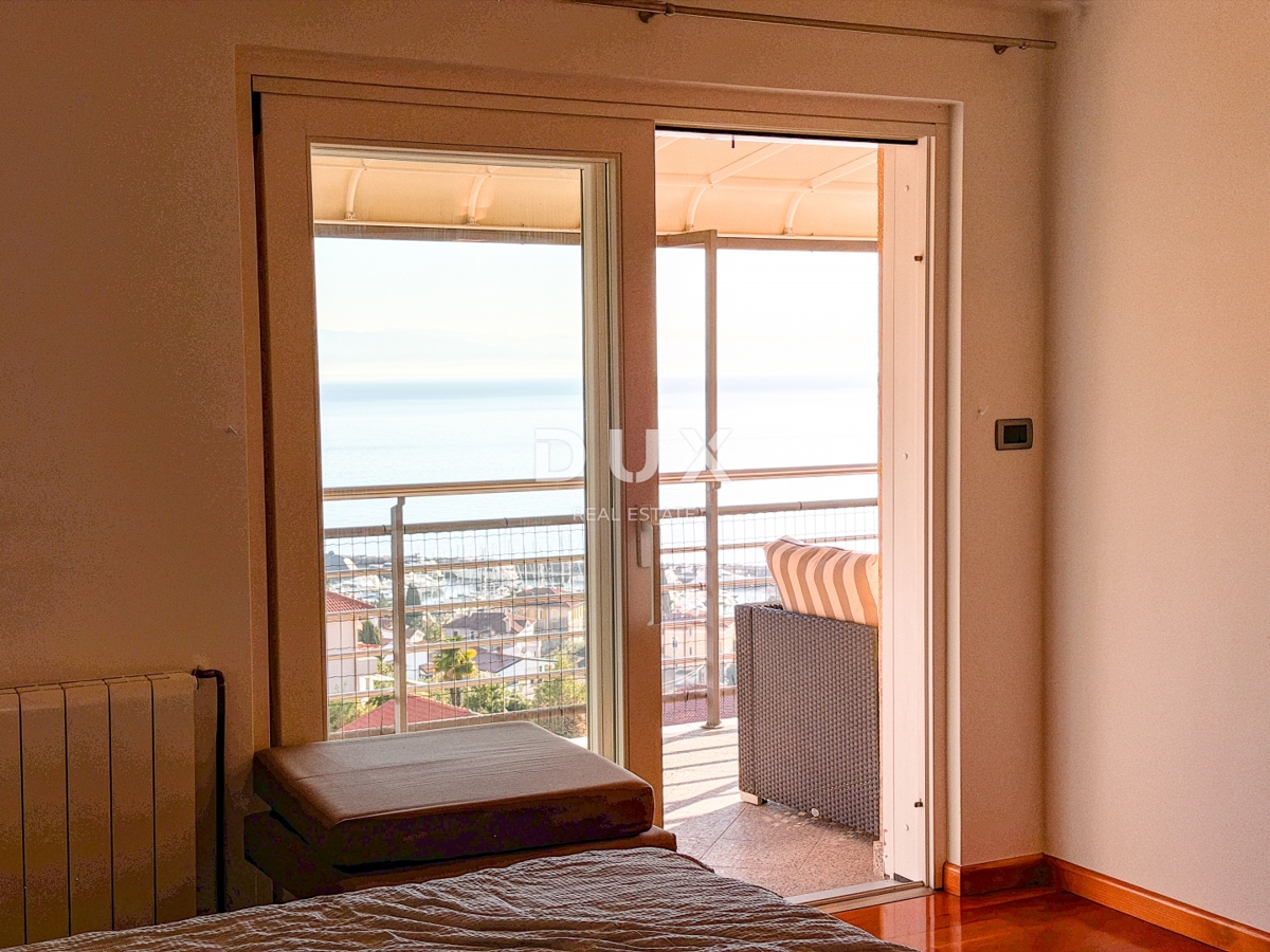 OPATIJA, IČIĆI - penthouse v čudoviti vili nad resortom Mariott, garaža, 300m od plaže