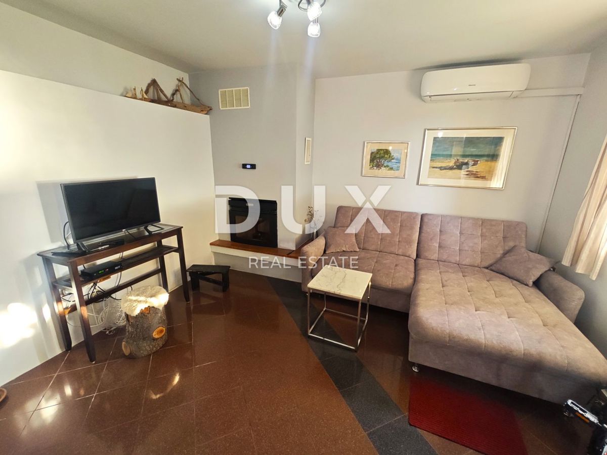 CRIKVENICA - Obnovljena hiša z dvema apartmajema, panoramski razgled!