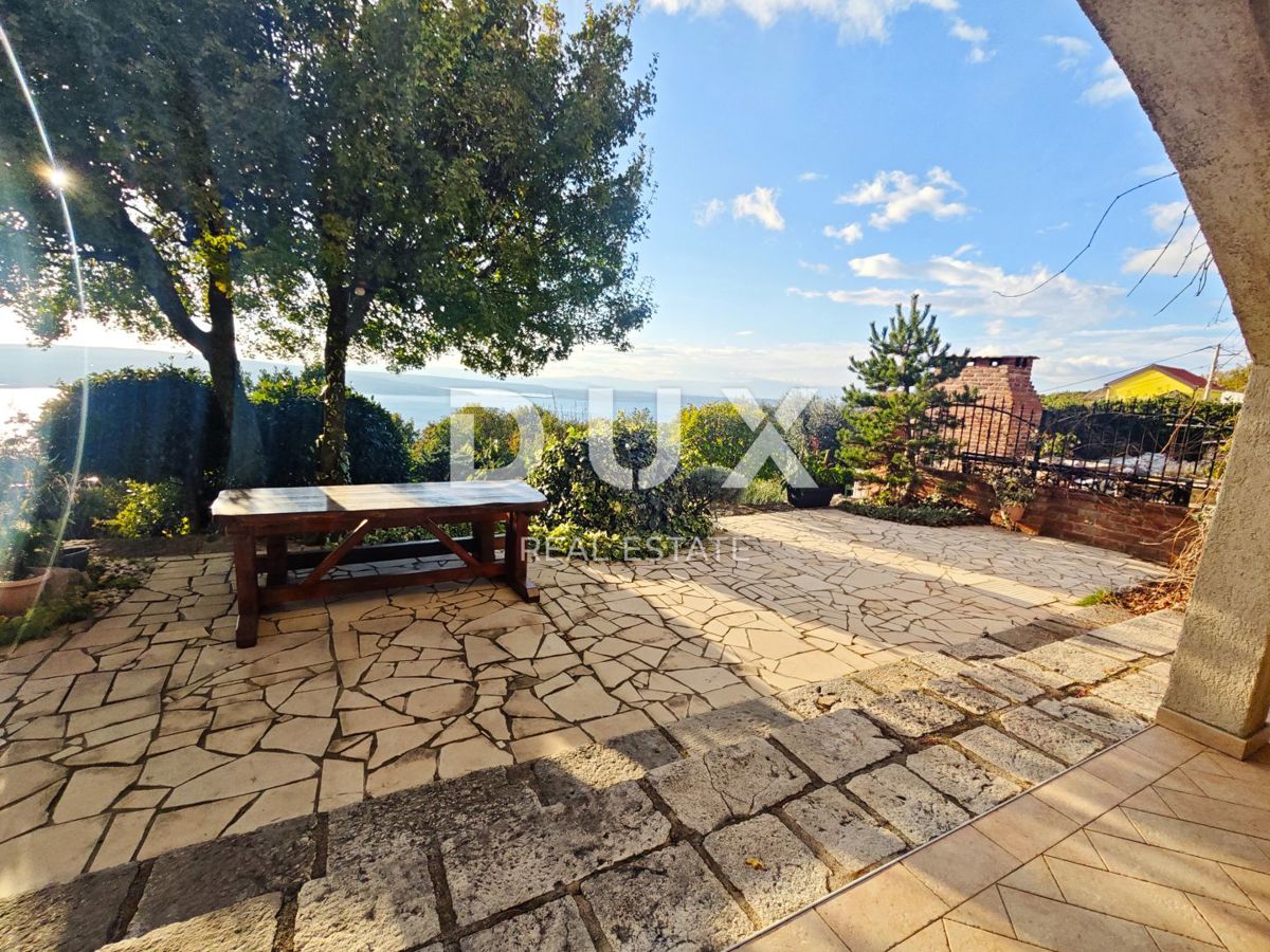 CRIKVENICA - Obnovljena hiša z dvema apartmajema, panoramski razgled!