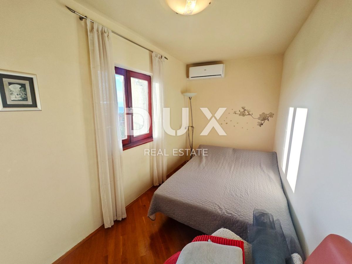 CRIKVENICA - Obnovljena hiša z dvema apartmajema, panoramski razgled!