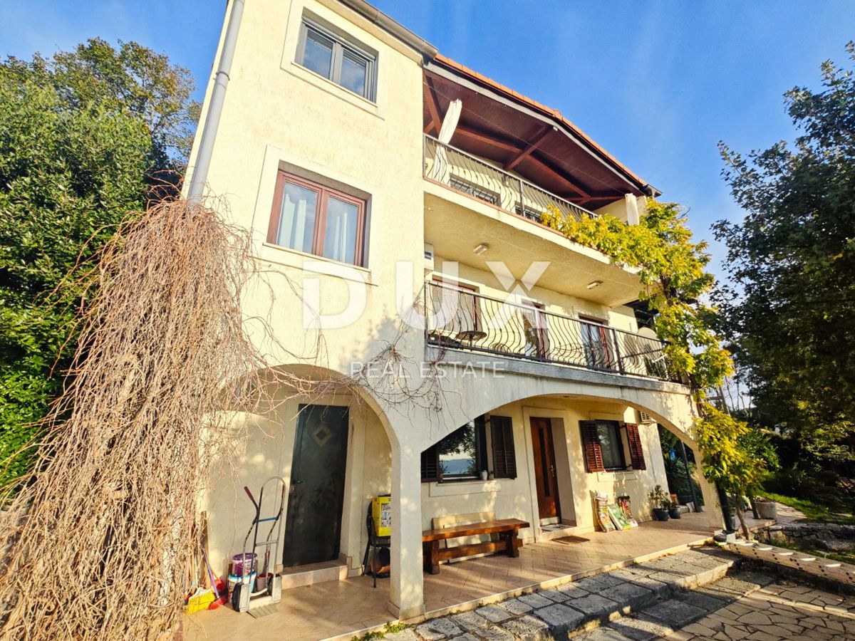 CRIKVENICA - Obnovljena hiša z dvema apartmajema, panoramski razgled!