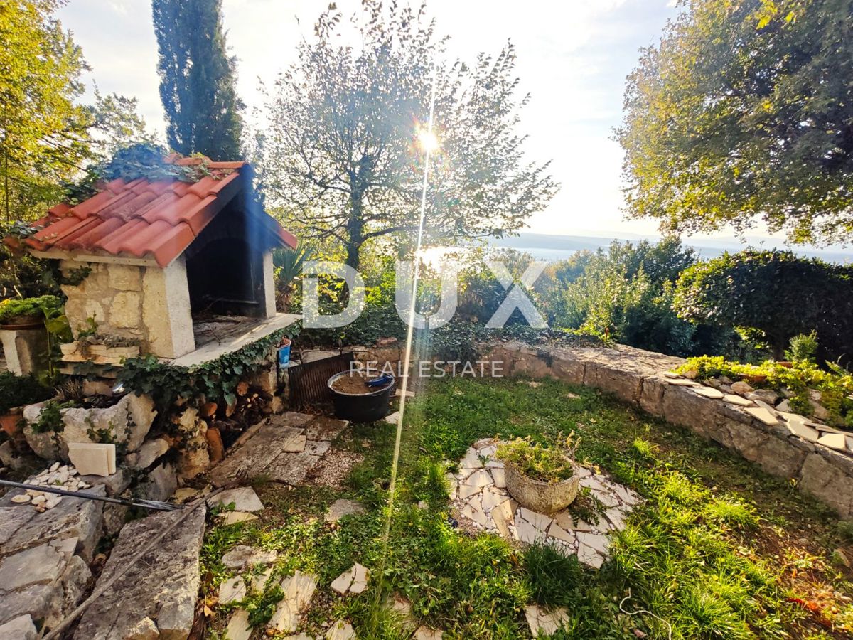 CRIKVENICA - Obnovljena hiša z dvema apartmajema, panoramski razgled!