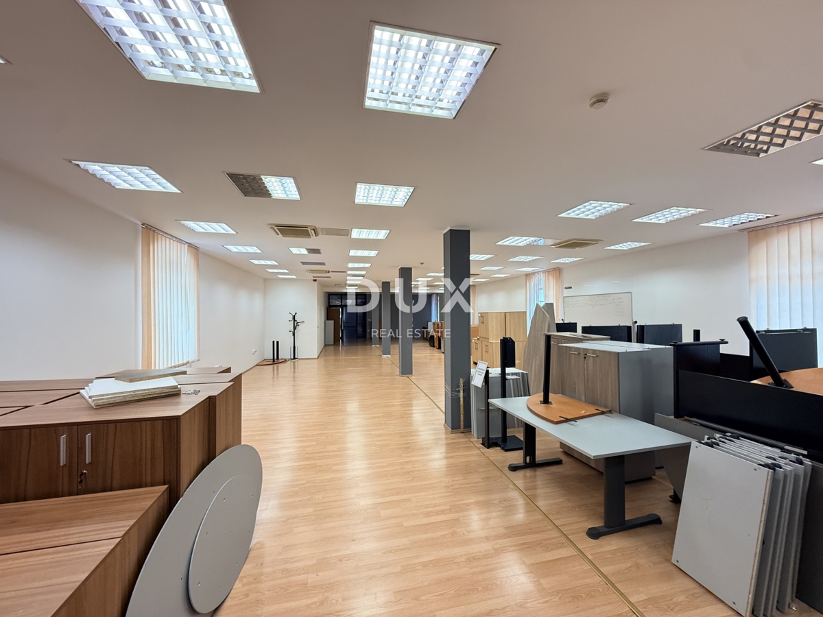 RIJEKA, ŠIRŠE CENTER - pisarniški prostor v poslovni stavbi