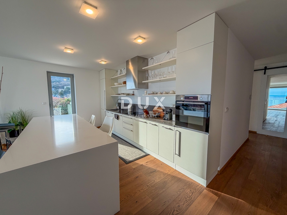 OPATIJA, CENTER - stanovanje v dokončani luksuzni novogradnji z garažo in bazenom