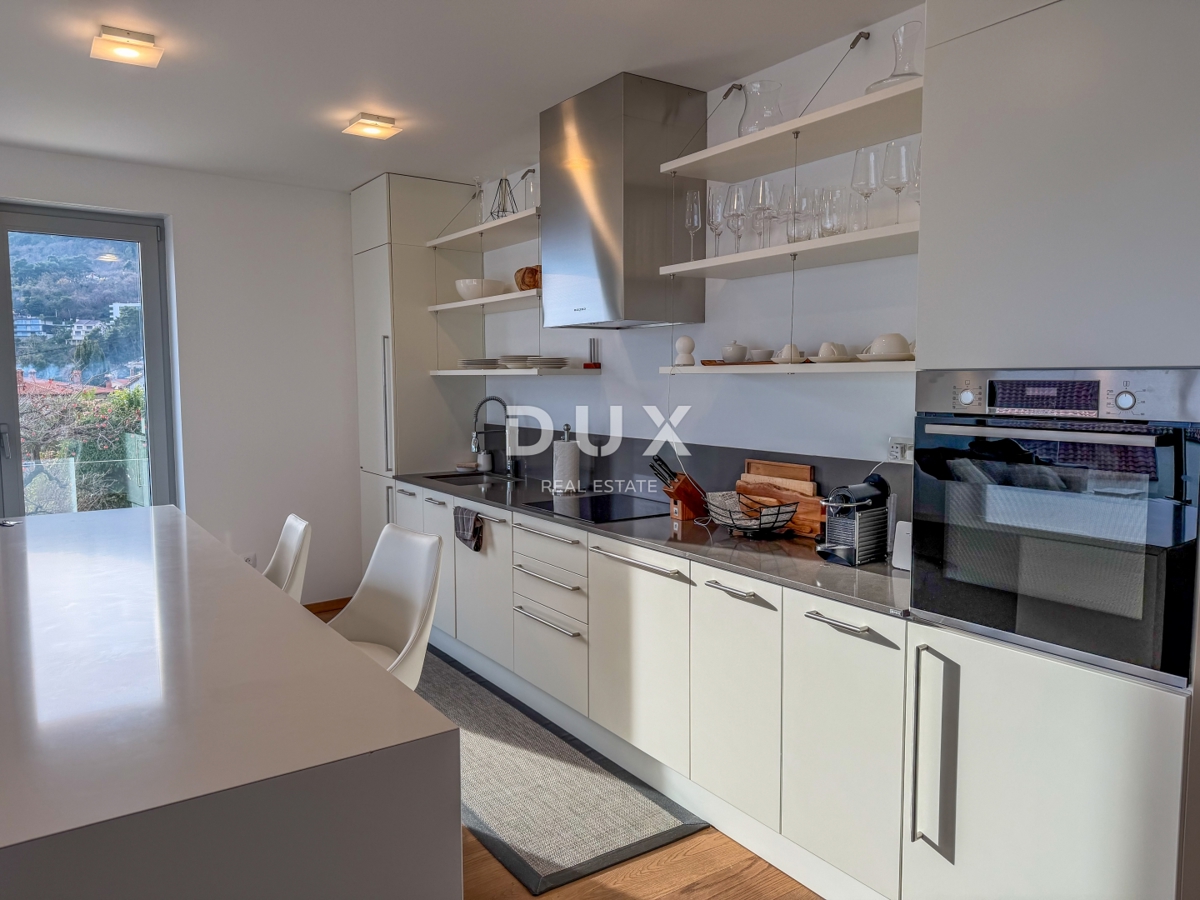 OPATIJA, CENTER - stanovanje v dokončani luksuzni novogradnji z garažo in bazenom