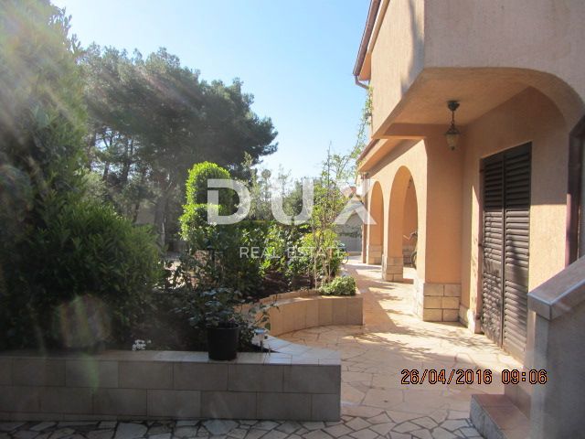 MALI LOŠINJ, ARTATORE - Hiša s tremi apartmaji in razvitim turizmom