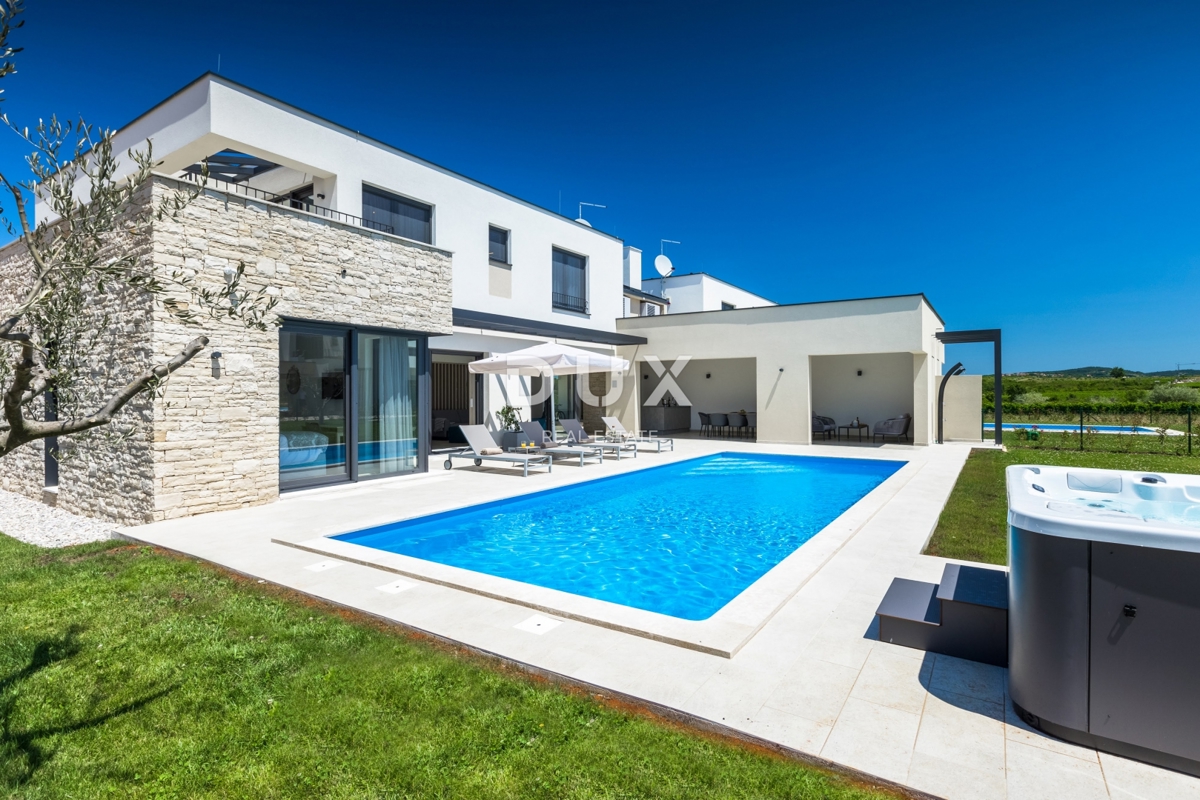 ISTRA, BRTONIGLA – Dve luksuzni vili z bazenoma v mirnem okolju