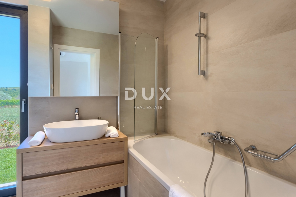 ISTRA, BRTONIGLA – Dve luksuzni vili z bazenoma v mirnem okolju