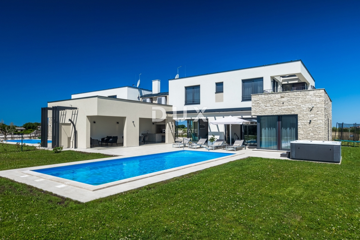 ISTRA, BRTONIGLA – Dve luksuzni vili z bazenoma v mirnem okolju