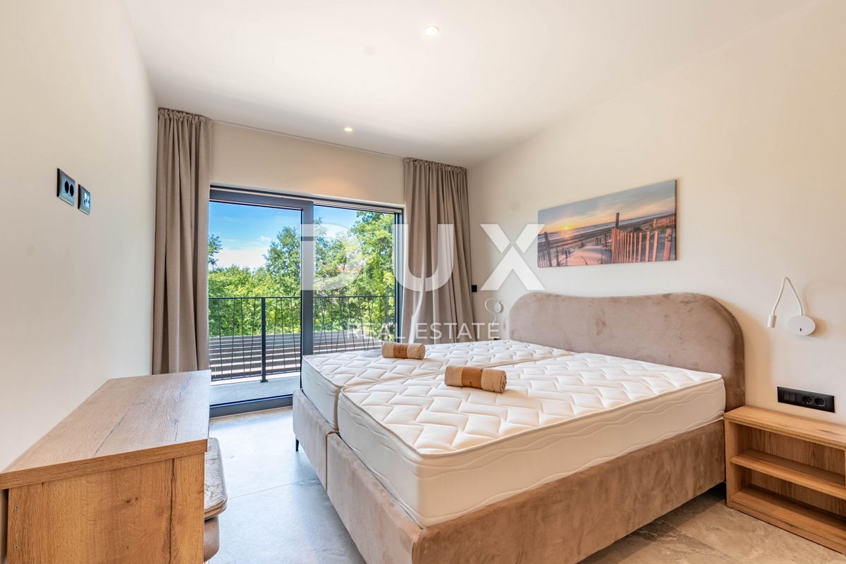 ISTRA, SV. PETAR V GOZDU - Čudovita novogradnja z bazenom in letno kuhinjo