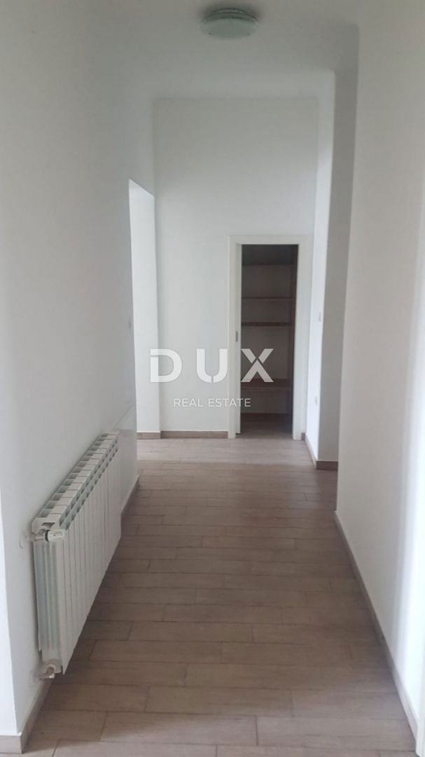 RIJEKA, CENTER - 133 m2 pisarniških prostorov v samem središču mesta - idealno za polikliniko, sedež podjetja