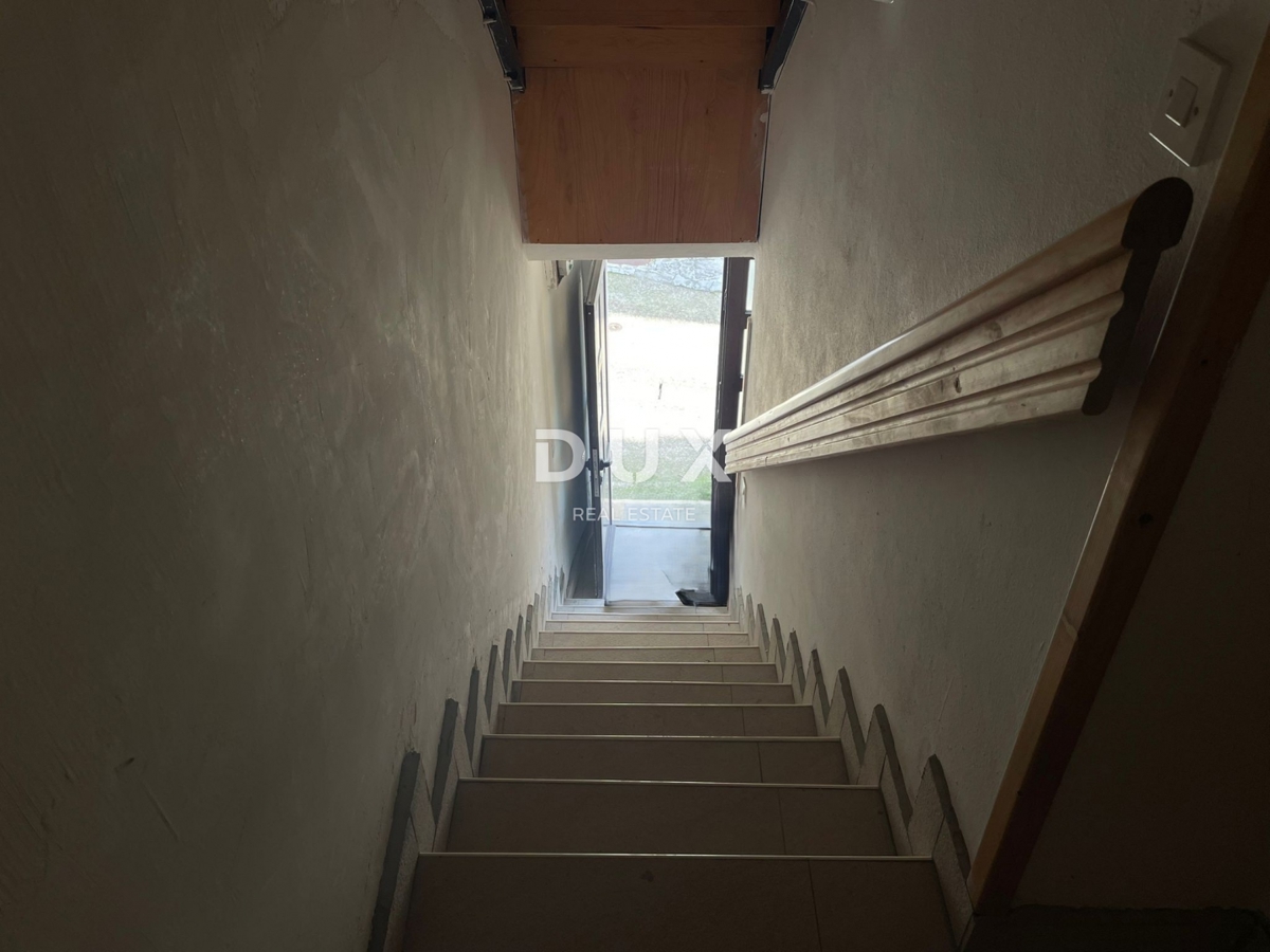 OTOK KRK, PUNAT - Dvonadstropno stanovanje z 2 spalnicama + dnevno sobo