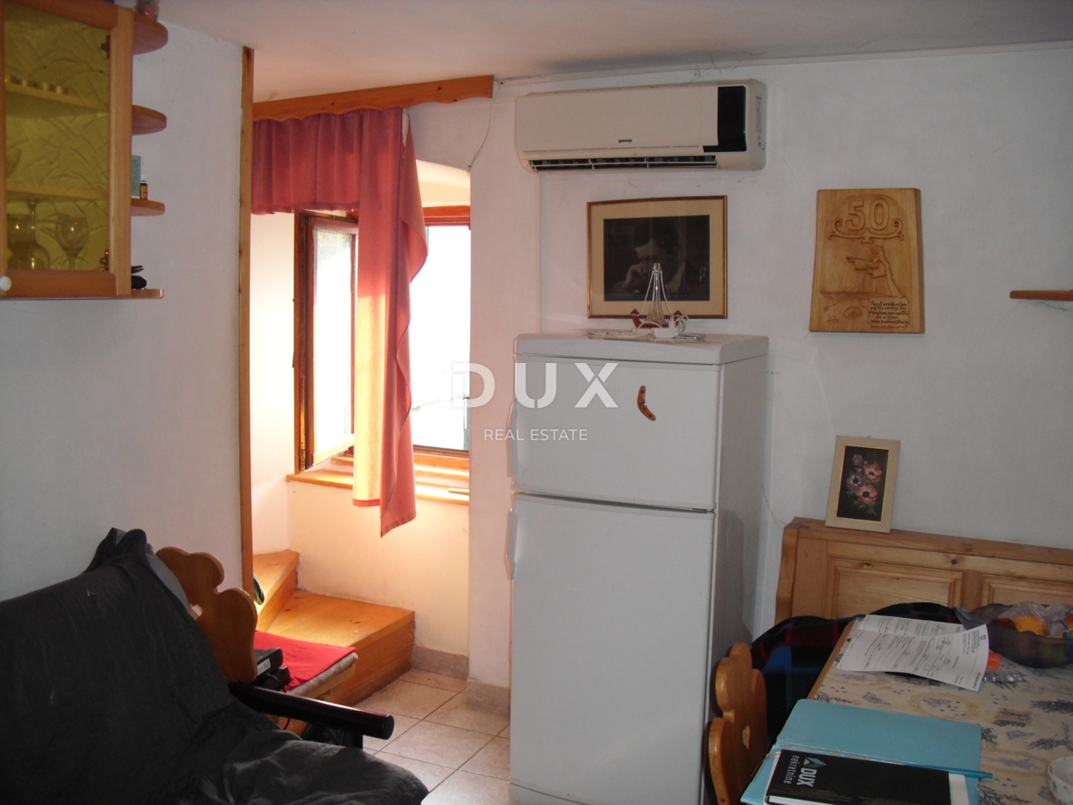 OTOK KRK, PUNAT - Dvonadstropno stanovanje z 2 spalnicama + dnevno sobo