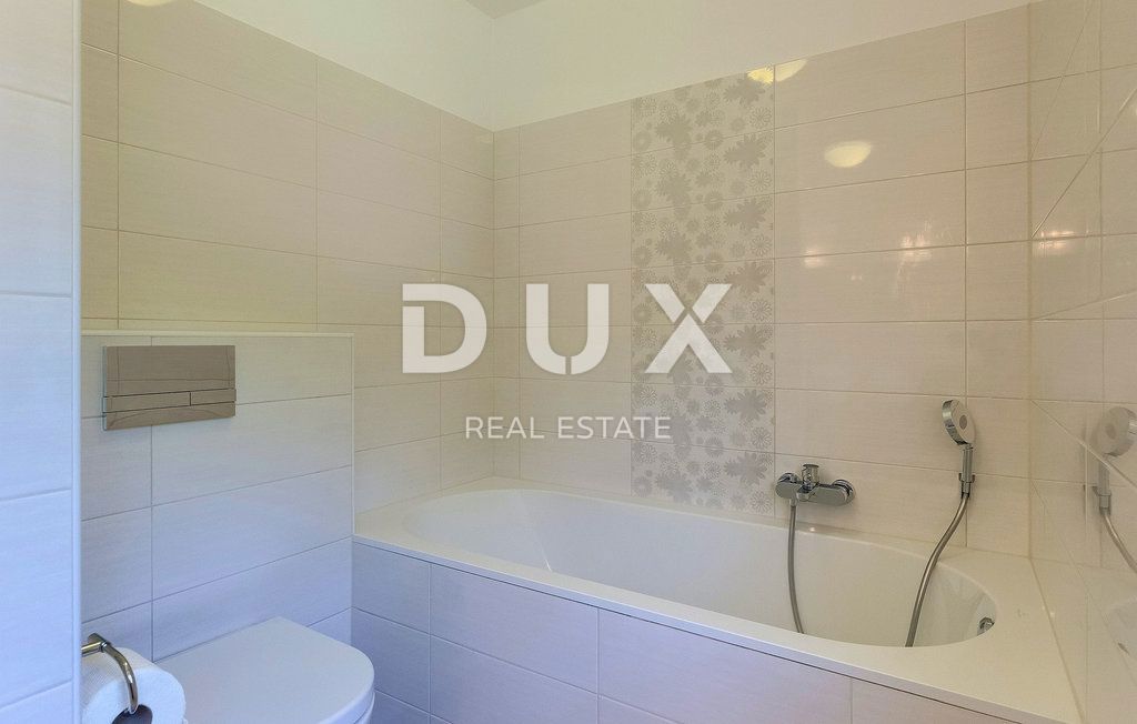 ISTRA, LABIN - Hiša z bazenom na prostornem zemljišču in popolno zasebnostjo