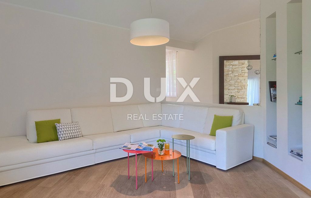 ISTRA, LABIN - Hiša z bazenom na prostornem zemljišču in popolno zasebnostjo