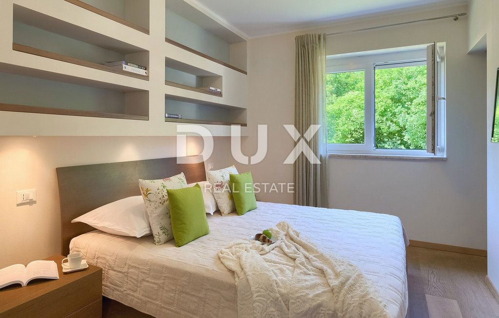 ISTRA, LABIN - Hiša z bazenom na prostornem zemljišču in popolno zasebnostjo