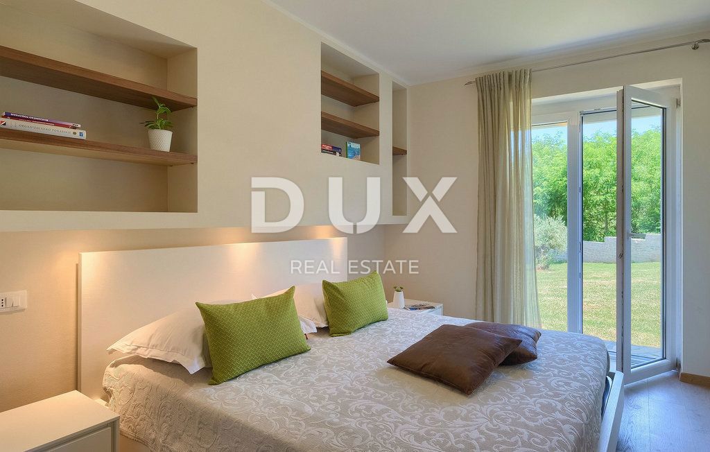 ISTRA, LABIN - Hiša z bazenom na prostornem zemljišču in popolno zasebnostjo