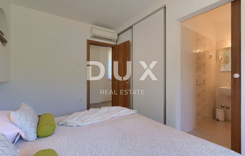 ISTRA, LABIN - Hiša z bazenom na prostornem zemljišču in popolno zasebnostjo