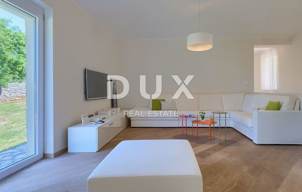 ISTRA, LABIN - Hiša z bazenom na prostornem zemljišču in popolno zasebnostjo