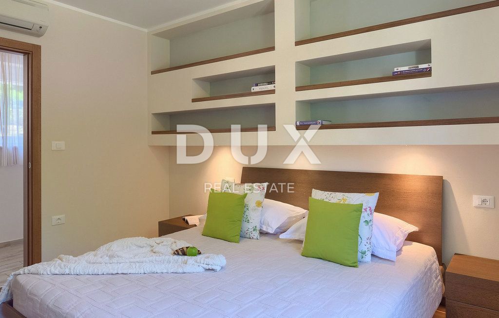 ISTRA, LABIN - Hiša z bazenom na prostornem zemljišču in popolno zasebnostjo