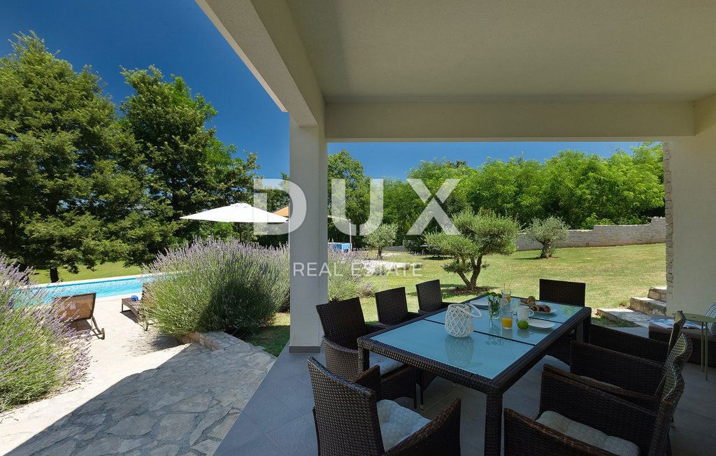 ISTRA, LABIN - Hiša z bazenom na prostornem zemljišču in popolno zasebnostjo