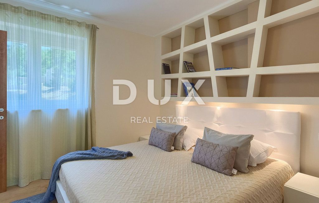 ISTRA, LABIN - Hiša z bazenom na prostornem zemljišču in popolno zasebnostjo