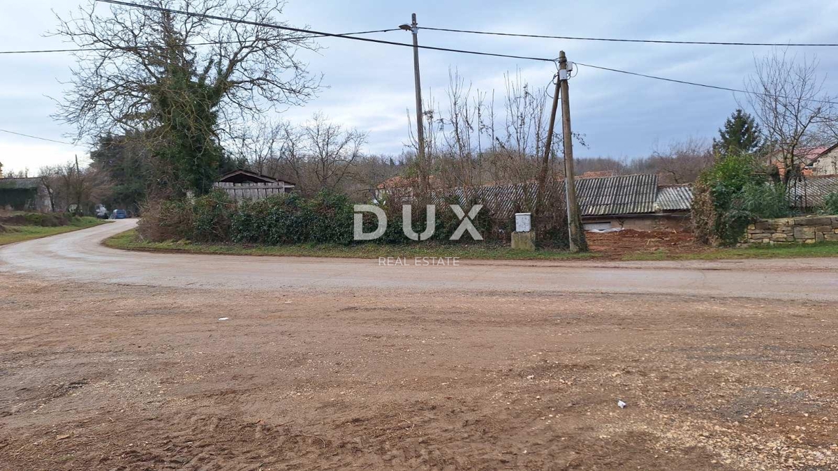 ISTRA, GRAČIŠĆE - Zemljišče v središču vasi