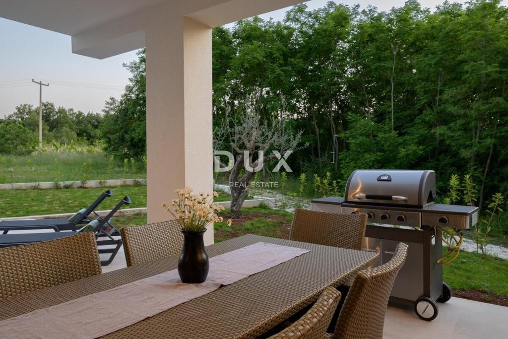 ISTRA, ROVINJ - Novozgrajena moderna enonadstropna hiša v mirnem okolju