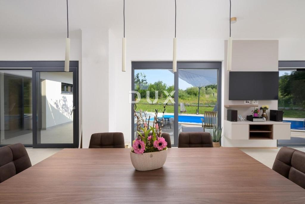 ISTRA, ROVINJ - Novozgrajena moderna enonadstropna hiša v mirnem okolju