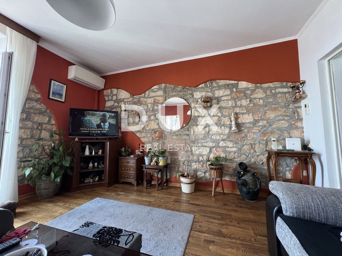 ISTRA, UMAG - Kamnita lepotica prva vrsta do morja