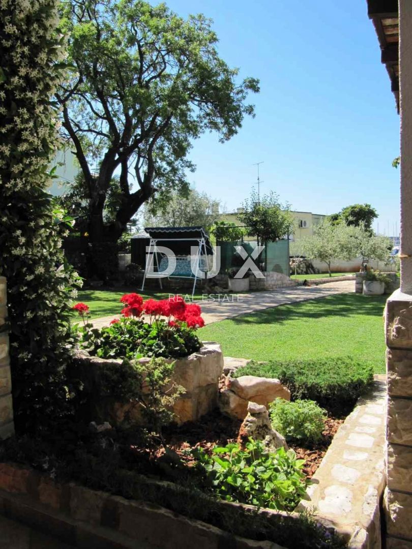 ISTRA, UMAG - Kamnita lepotica prva vrsta do morja