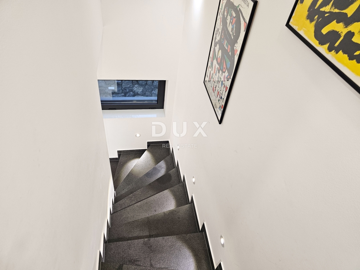 OTOK KRK - Fantastična hiša z ogrevanim bazenom in zasebnim vrtom