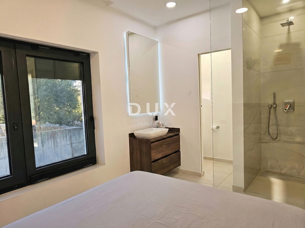 OTOK KRK - Fantastična hiša z ogrevanim bazenom in zasebnim vrtom