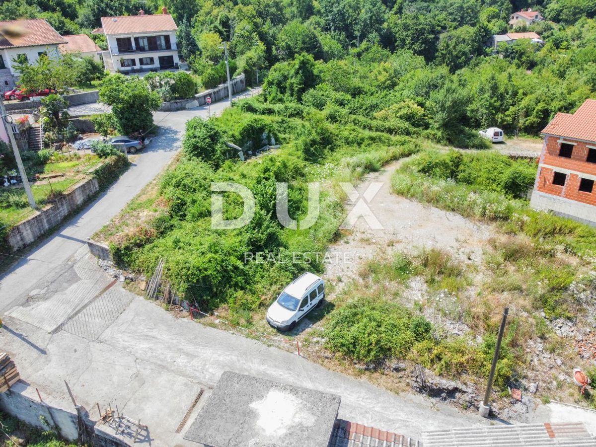 OPATIJA, RUKAVAC - gradbeno zemljišče z legalizirano hišo, pogled na morje, mirna lokacija