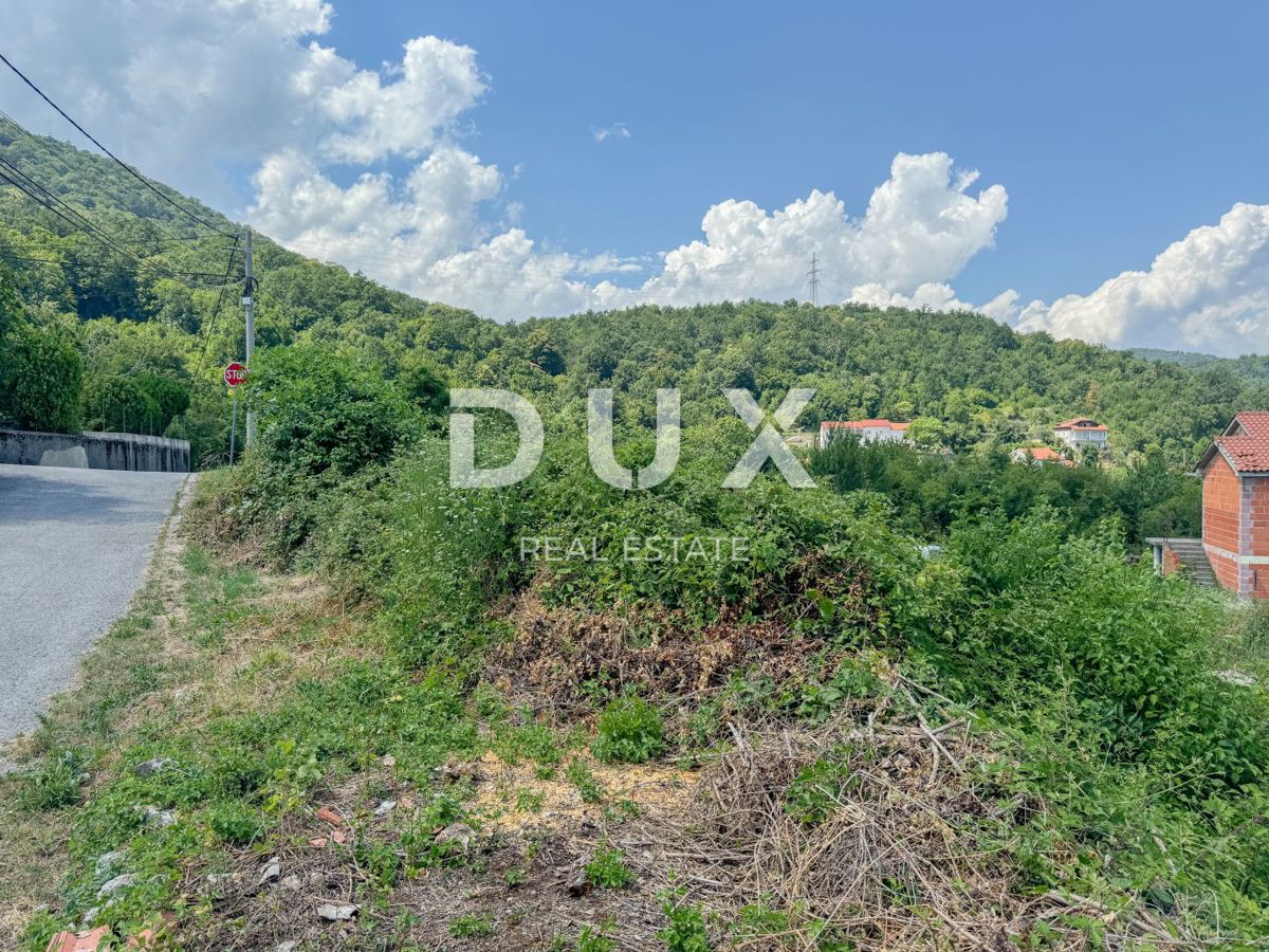 OPATIJA, RUKAVAC - gradbeno zemljišče z legalizirano hišo, pogled na morje, mirna lokacija