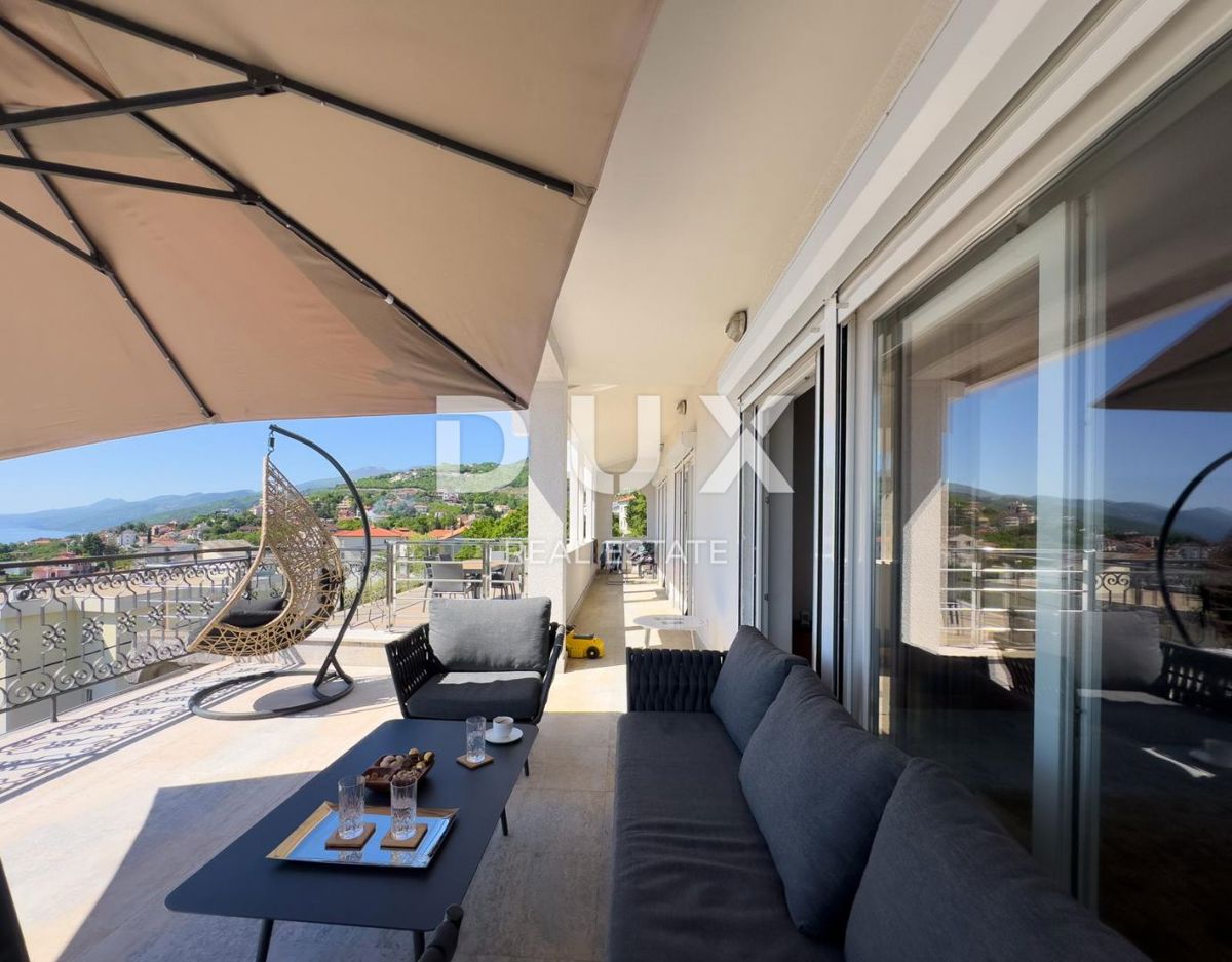 OPATIJA, POBRI - SAMO PRI NAS! Dizajnersko opremljeno stanovanje s panoramskim pogledom na morje