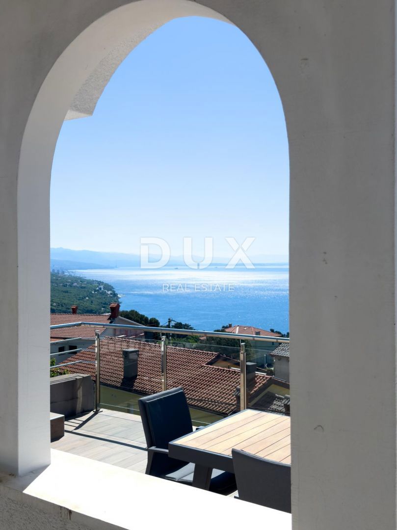 OPATIJA, POBRI - SAMO PRI NAS! Dizajnersko opremljeno stanovanje s panoramskim pogledom na morje