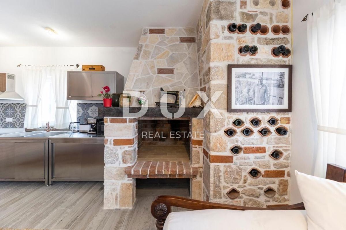 OTOK PAŠMAN, ŽDRELAC - Luksuzna kamnita vila z bazenom ob morju