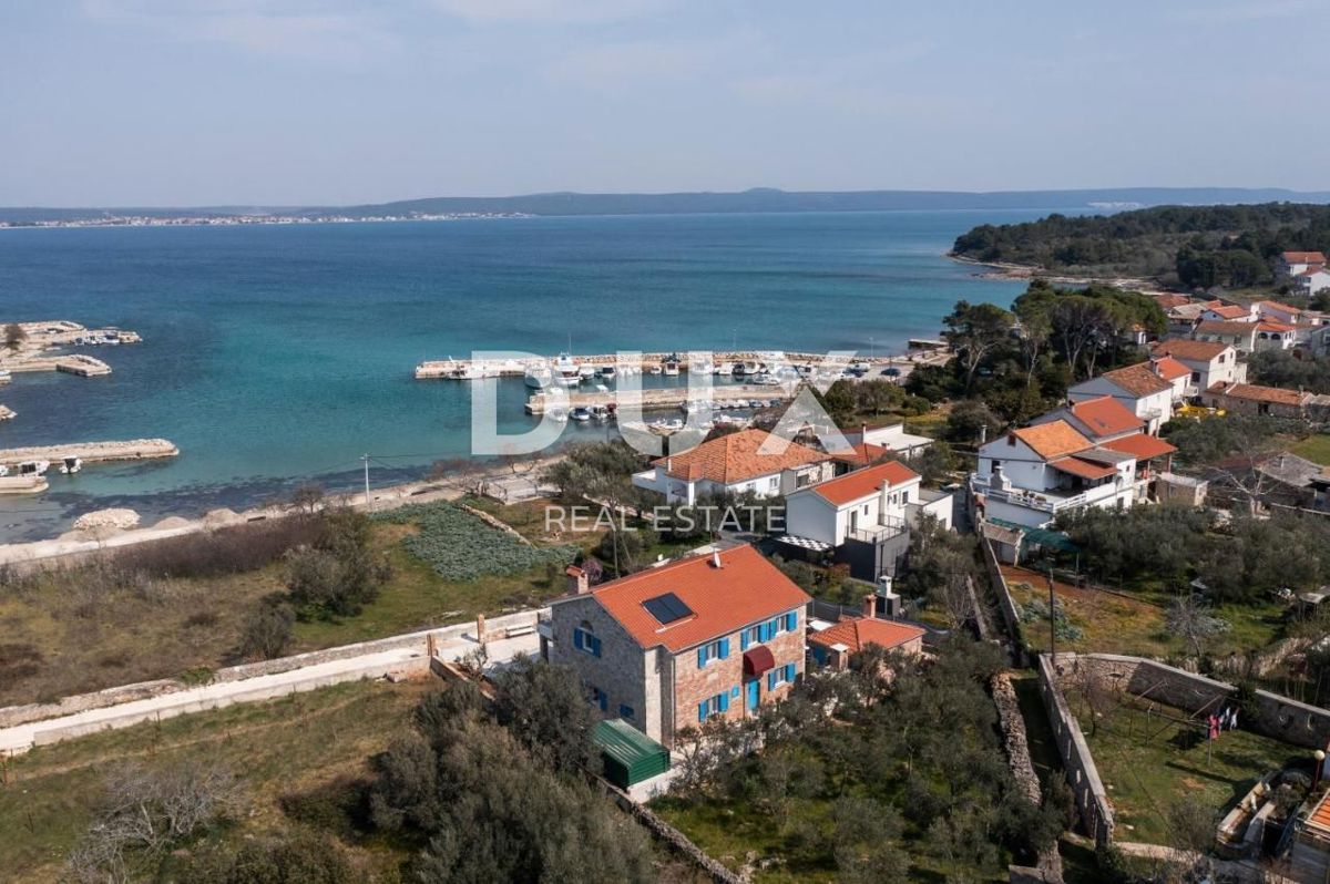 OTOK PAŠMAN, ŽDRELAC - Luksuzna kamnita vila z bazenom ob morju