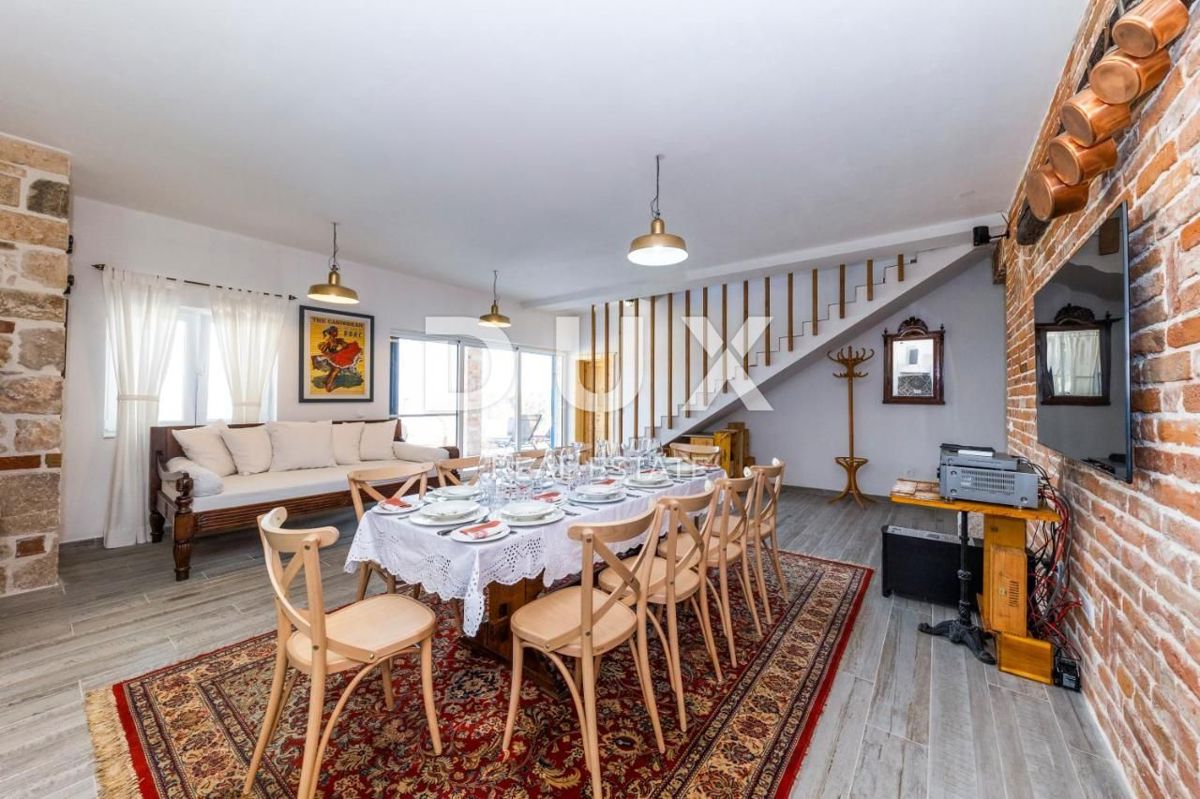 OTOK PAŠMAN, ŽDRELAC - Luksuzna kamnita vila z bazenom ob morju