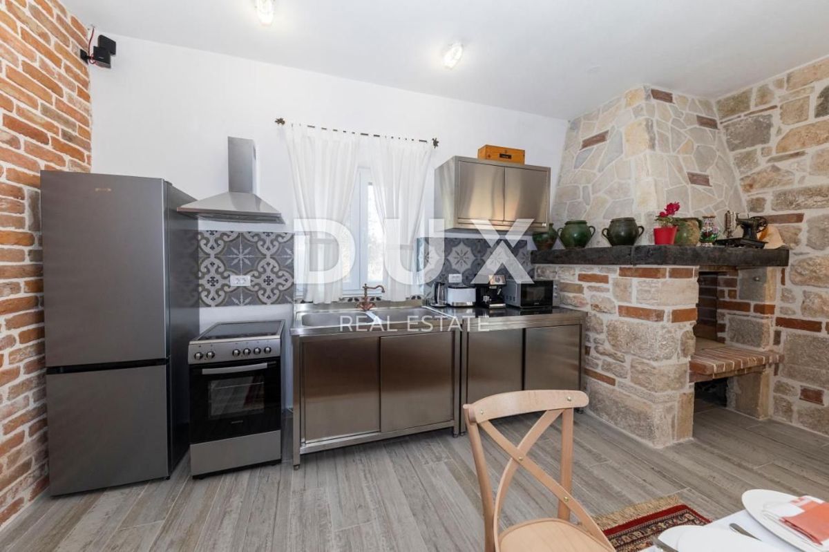 OTOK PAŠMAN, ŽDRELAC - Luksuzna kamnita vila z bazenom ob morju